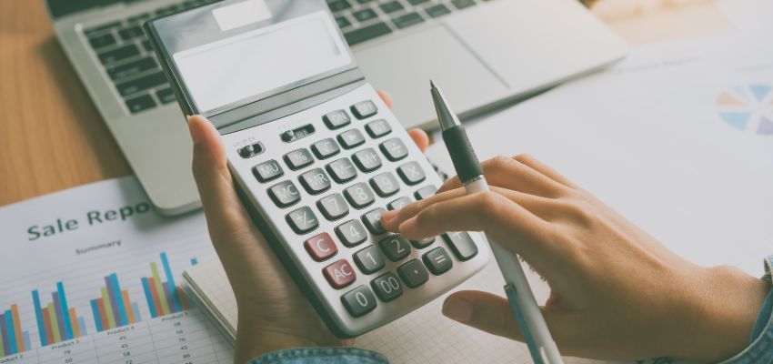 A person who does bookkeeping.