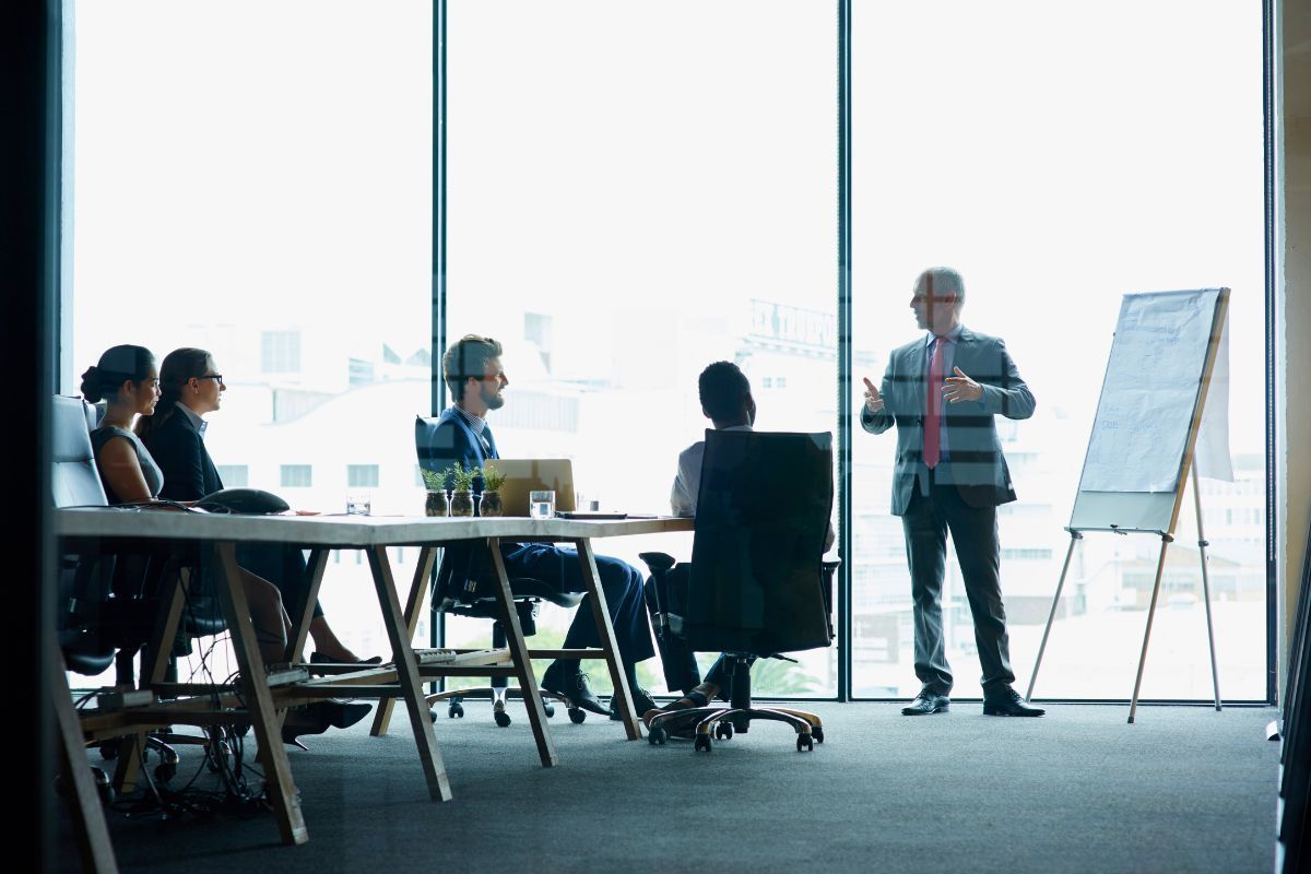 Experts discuss the tax benefits of a corporation.