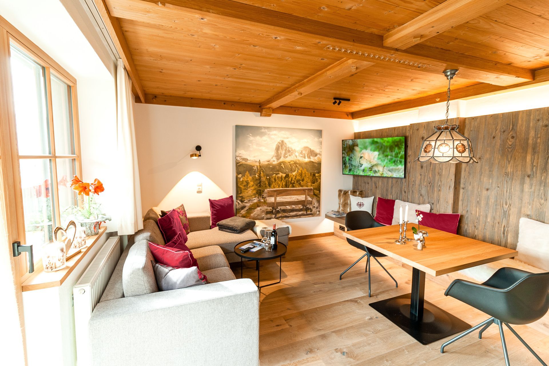 Zu Wohnung BERGBLICK Sitz- und Essecke »Bergblick«
