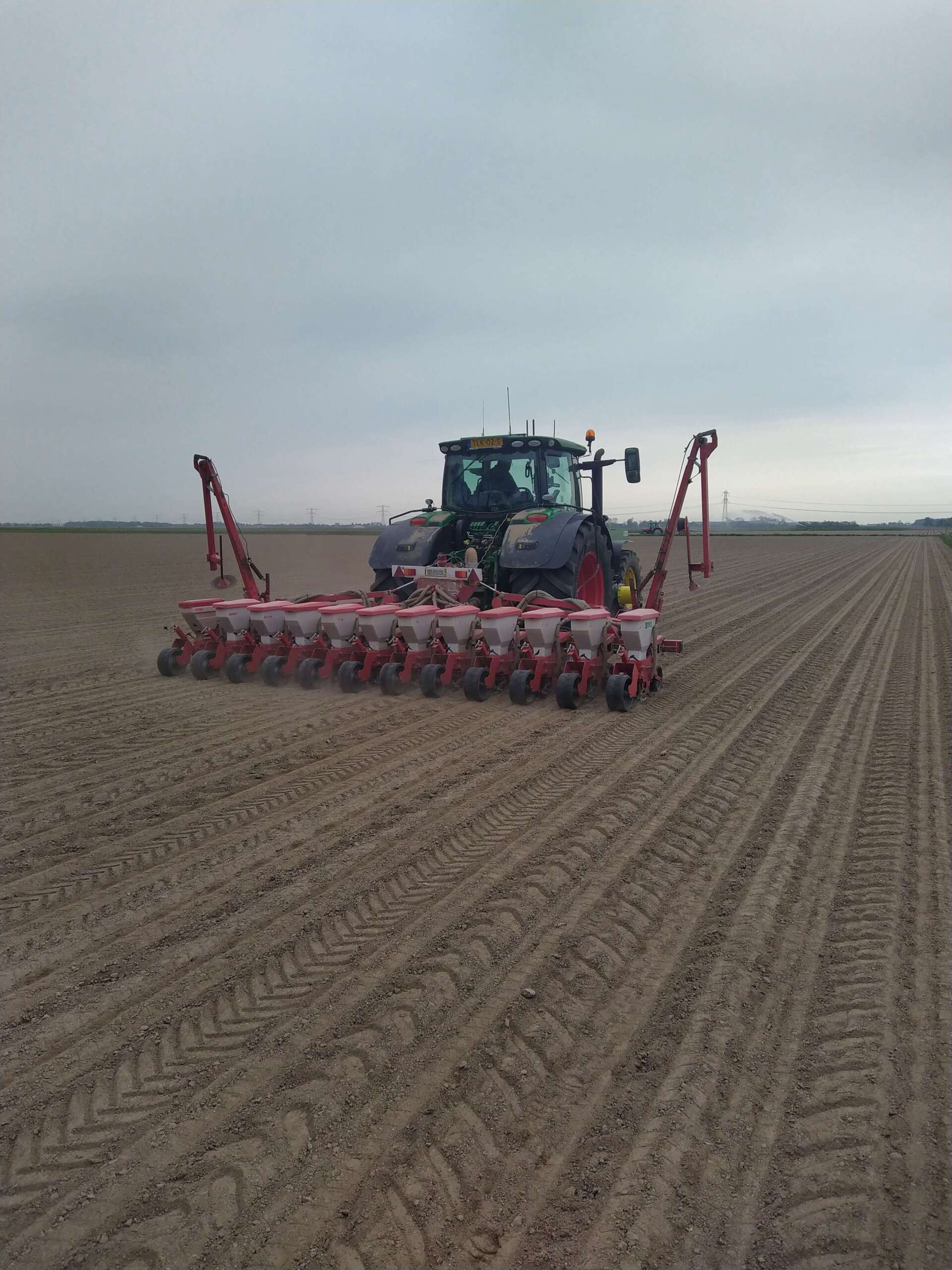 Soja zaaien in de polder met loonbedrijf Breure