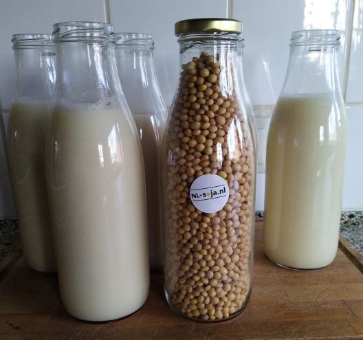 Zelf sojamelk maken Koken met soja van NL-soja.nl