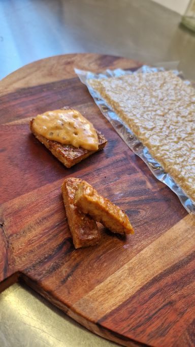Tempeh van de biologische sojabonen van NL soja Tempeh van de biologische sojabonen van NL soja