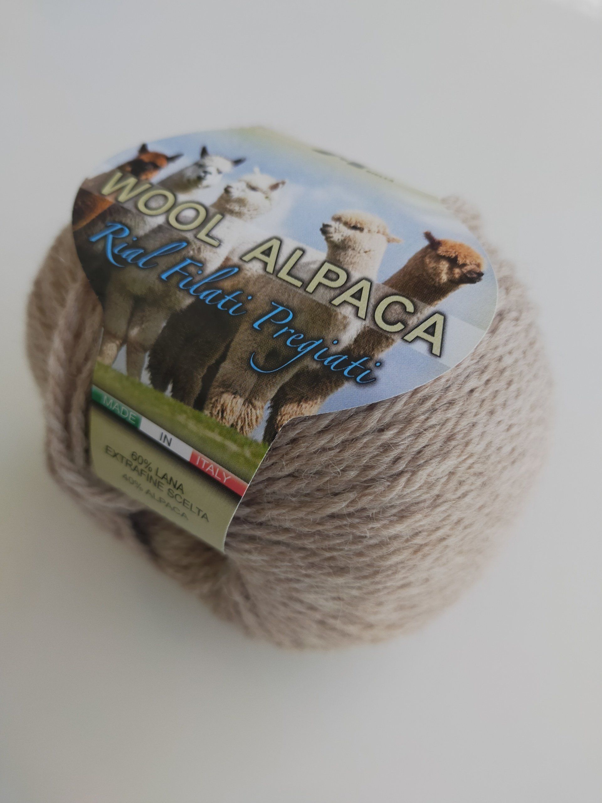 gomitoli di lana e alpaca