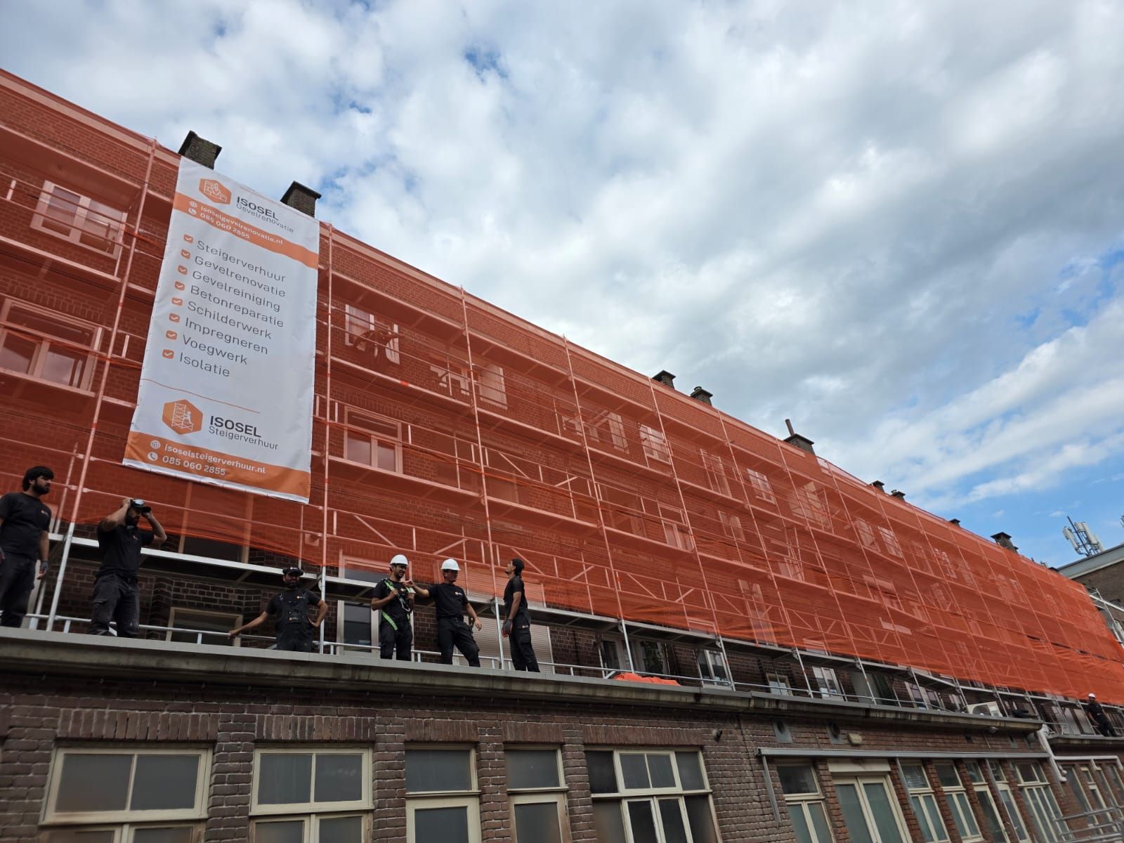 Steiger huren voor gevelonderhoud 