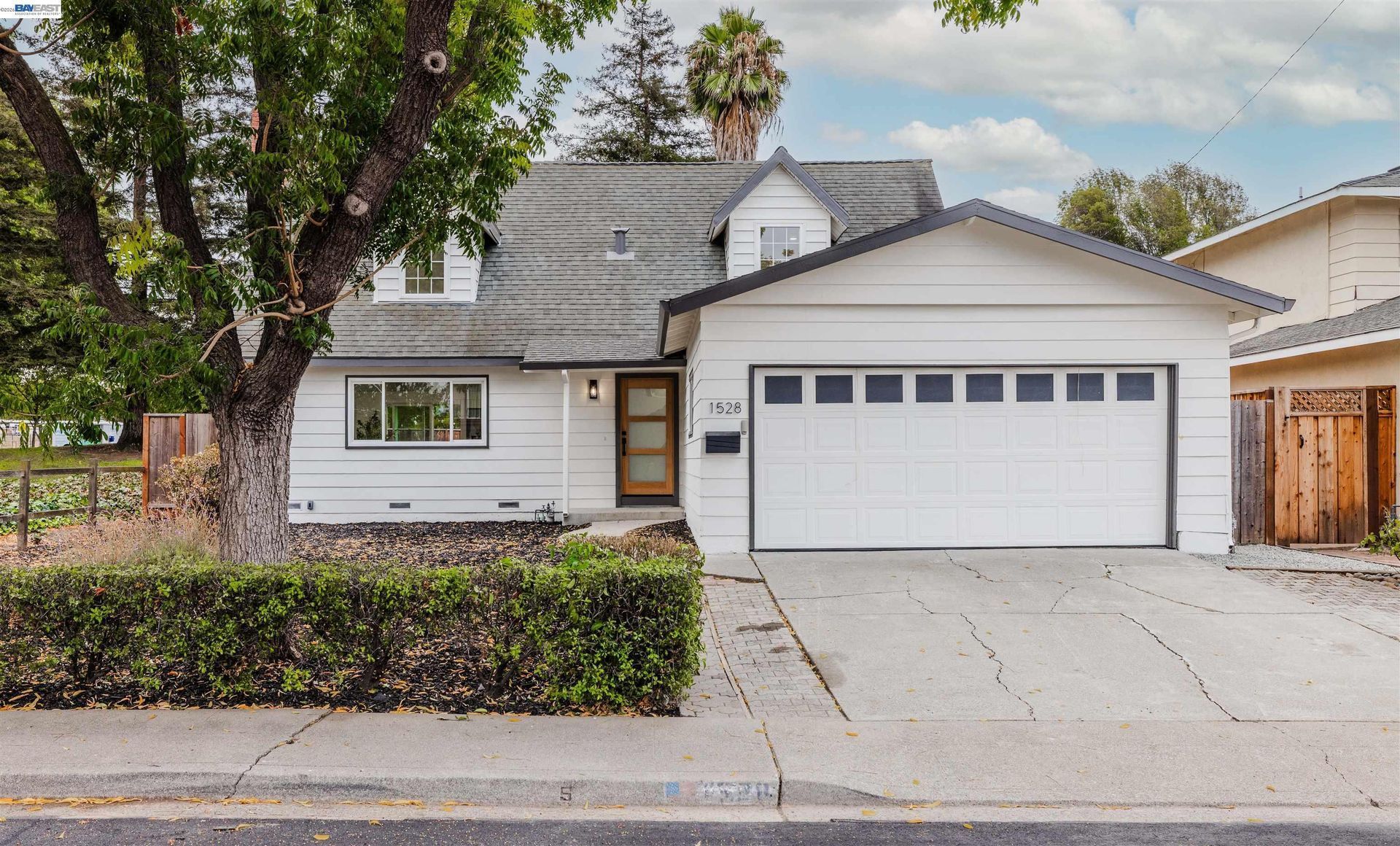 1528 Saratoga is a wonderful opportunity to enjoy a refreshed home in a highly convenient location