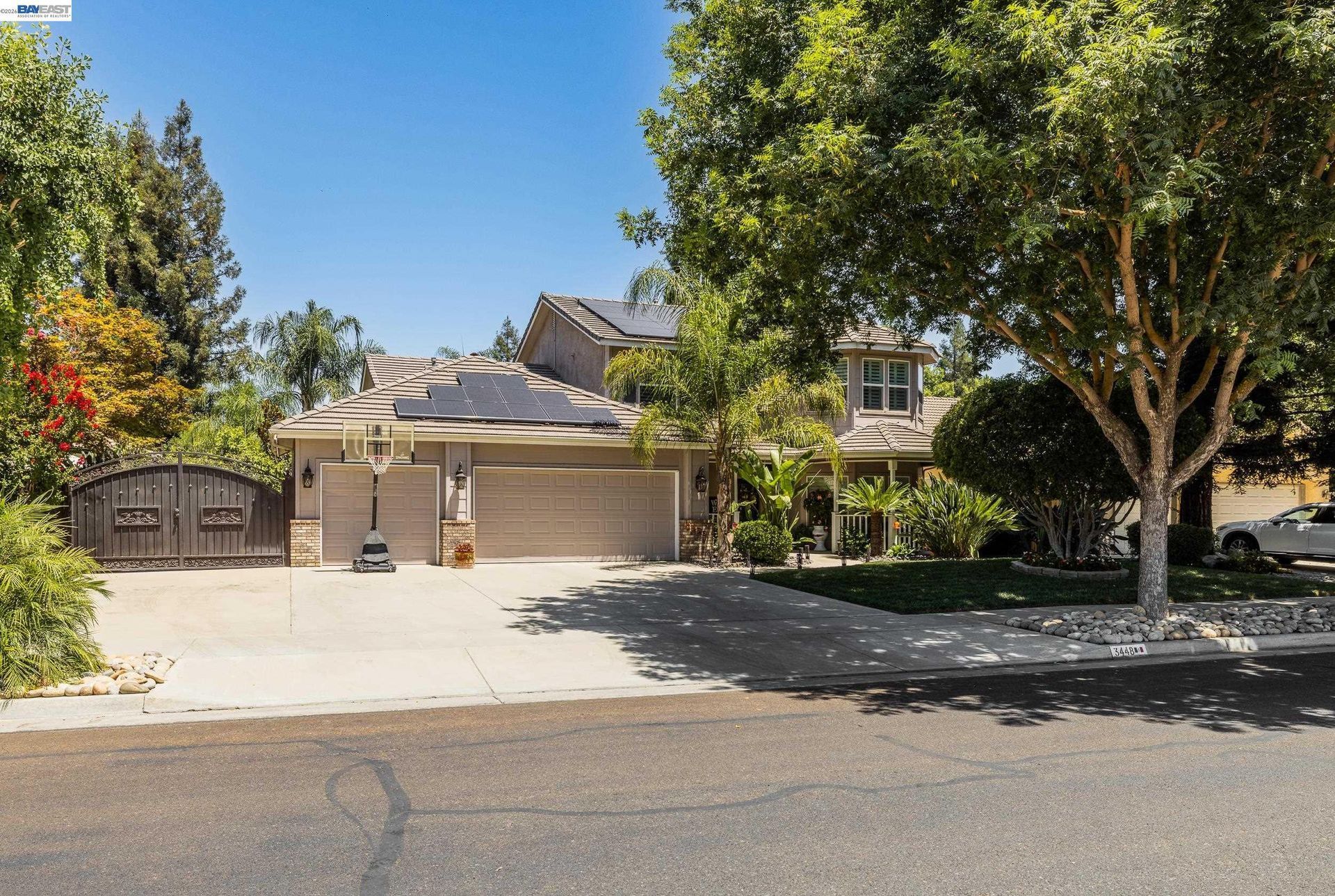 3448 E Howard Ct, Visalia, CA 93292