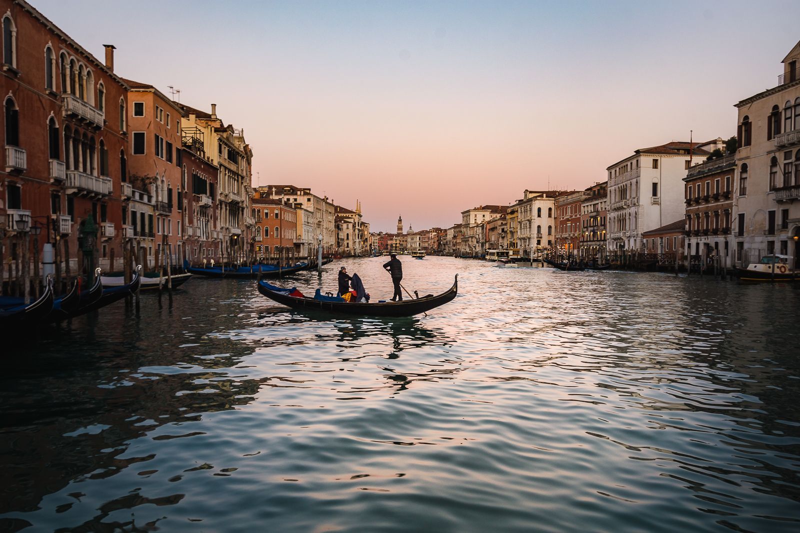 Los Guardianes de los Secretos de Venecia: Por qué los Gondoleros eran los