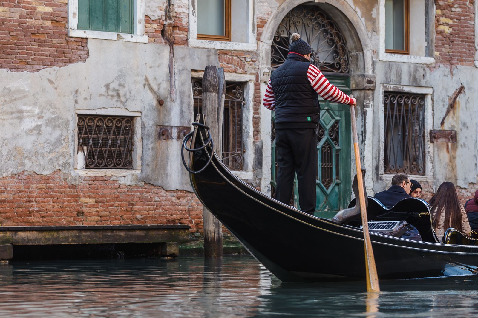 I Custodi dei Segreti di Venezia: Perché i Gondolieri erano i primi 