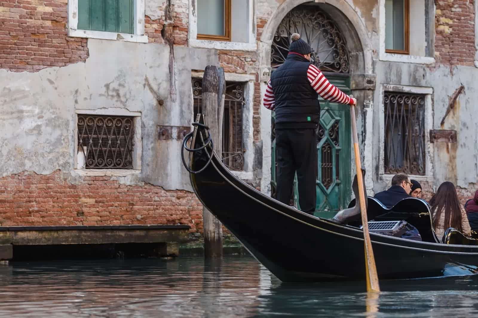 The Guardians of Venice’s Secrets: Why Gondoliers Were the Ultimate Influencers