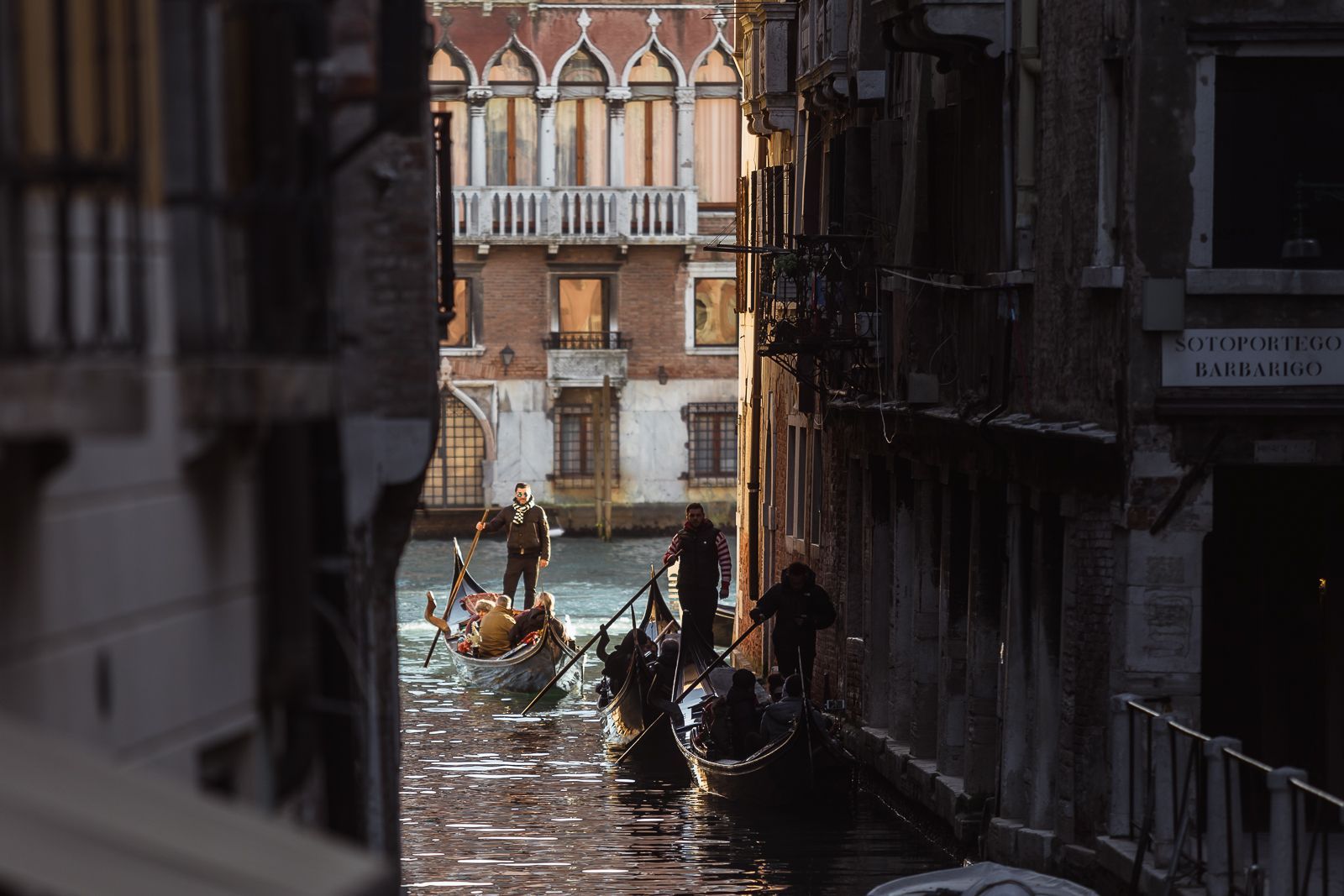 Casanova and the Gondola: How Venice Turned Every Encounter into an Adventure
