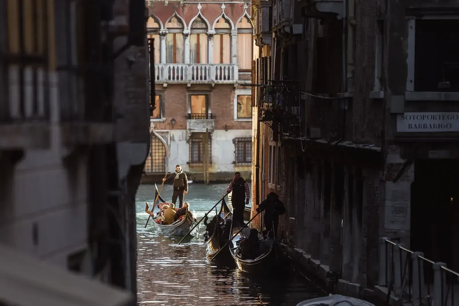 Casanova and the Gondola: How Venice Turned Every Encounter into an Adventure
