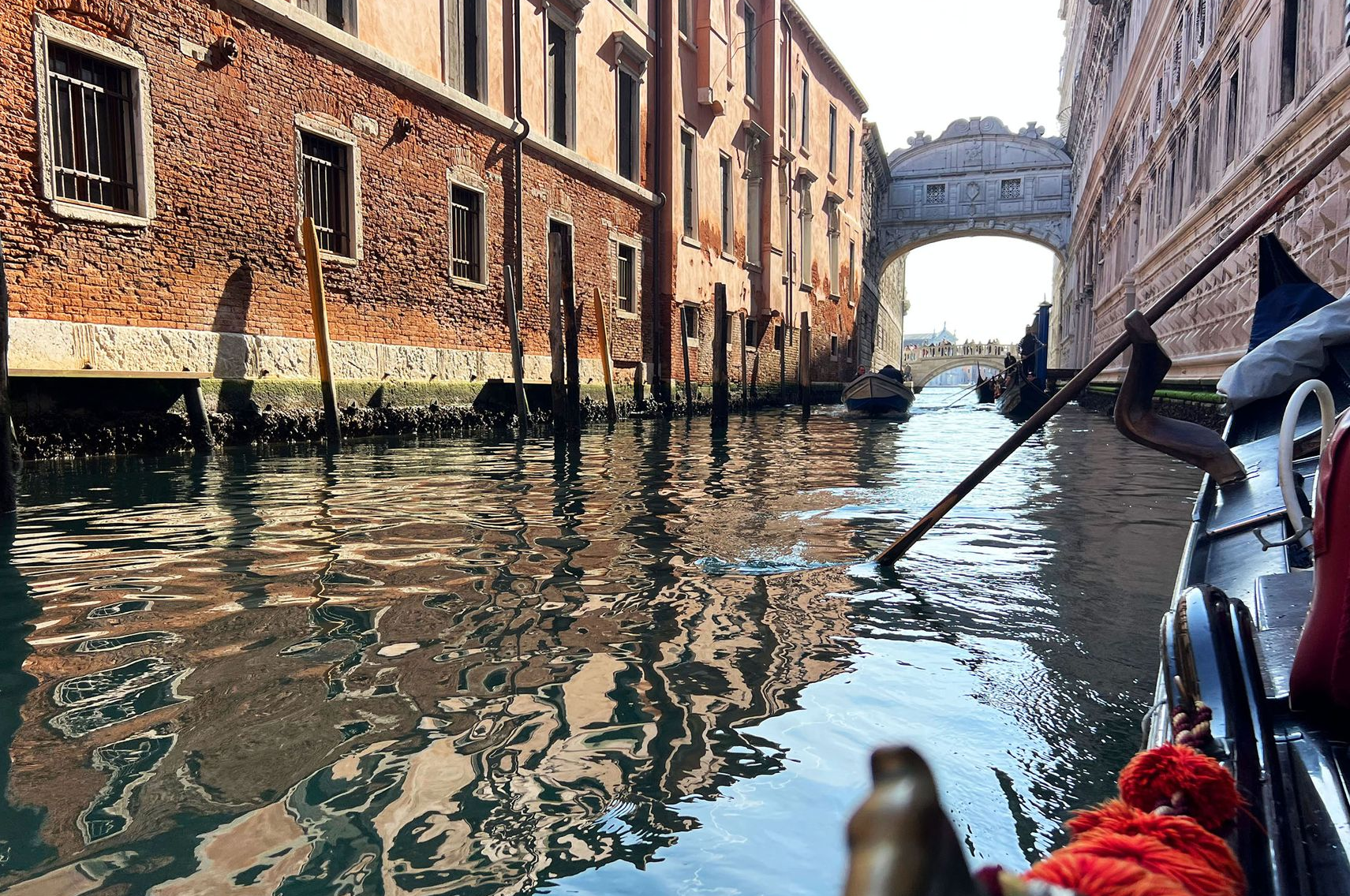 How a Gondola Is Built: The Patient Craft of Venice’s Boatbuilders
