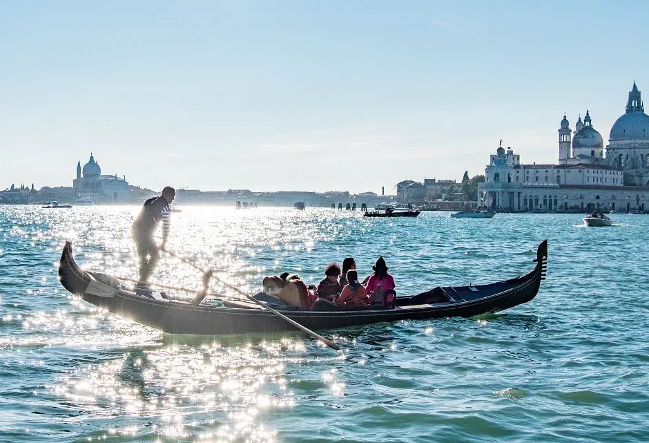 Guidare la Gondola: La Vera Fatica di Gestire 400kg di Storia