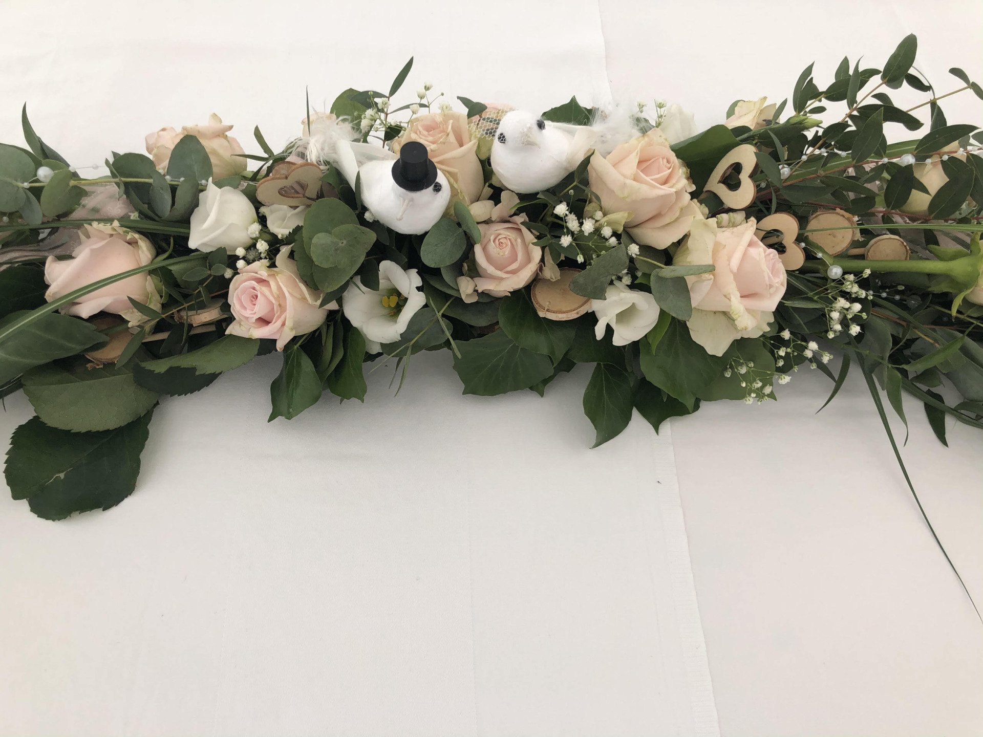 Blumenschmuck hell