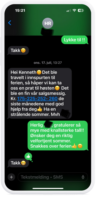 Mobil med sms som viser gode salgsresultater.