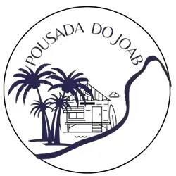Logotipo circular da Pousada do Joab com palmeiras, uma cabana de praia, uma prancha de surf e o contorno estilizado de uma onda costeira.
