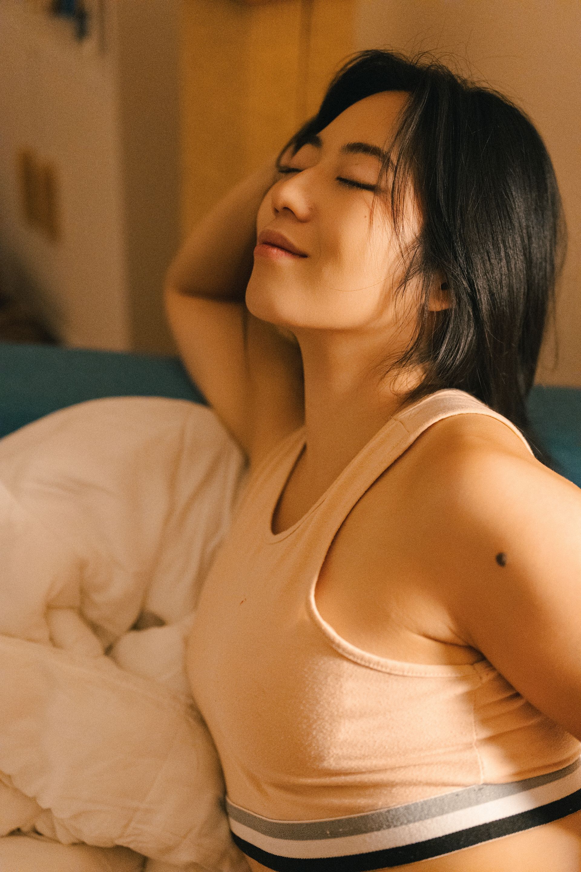 Minnie Lee in a relaxed home setting — lifestyle model for fashion, wellness, and at-home campaign photography.