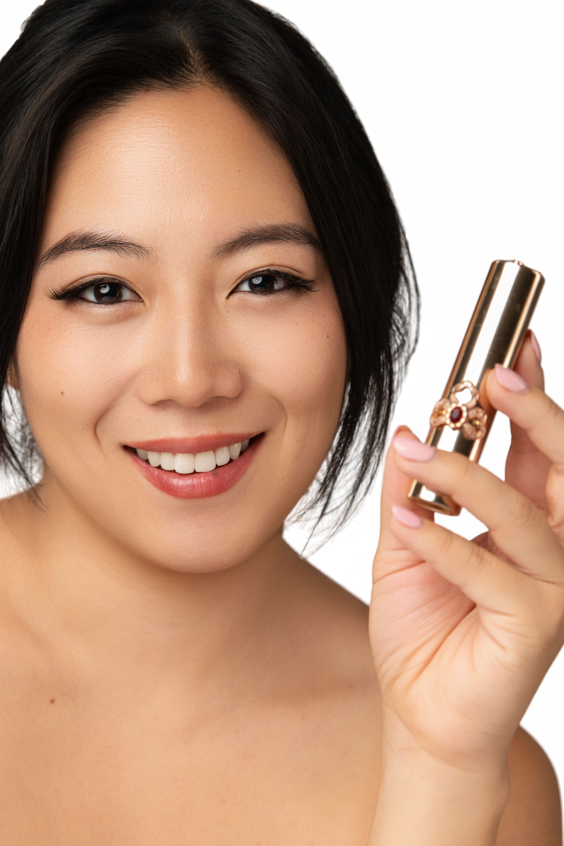 Minnie Lee beauty model holding Ohui lipstick