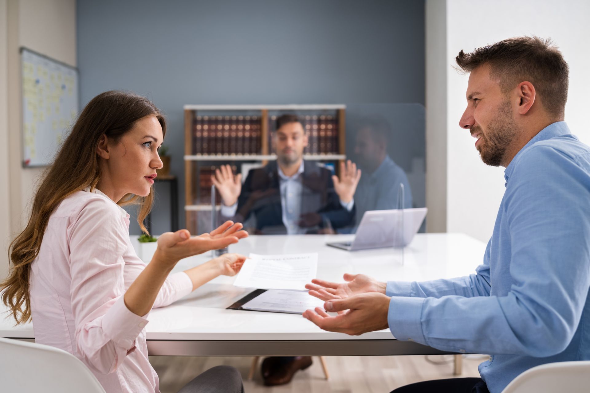 Couple meeting with Schaller, Campbell & Untied, LLC family lawyer in Granville, OH - Expert Family 