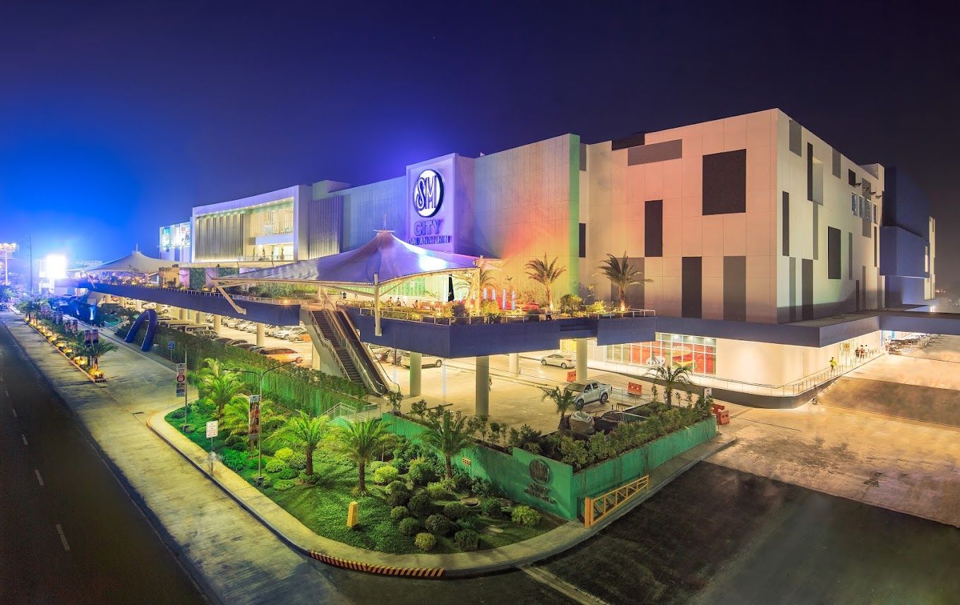 An aerial view of a large SM Cabanatuan at night.