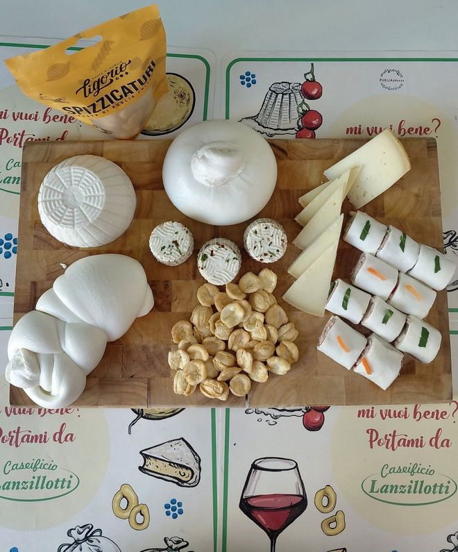 Tagliere con mozzarella, burrata e formaggi freschi