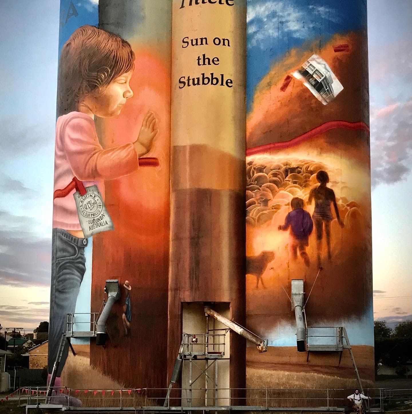 Euduna silo art