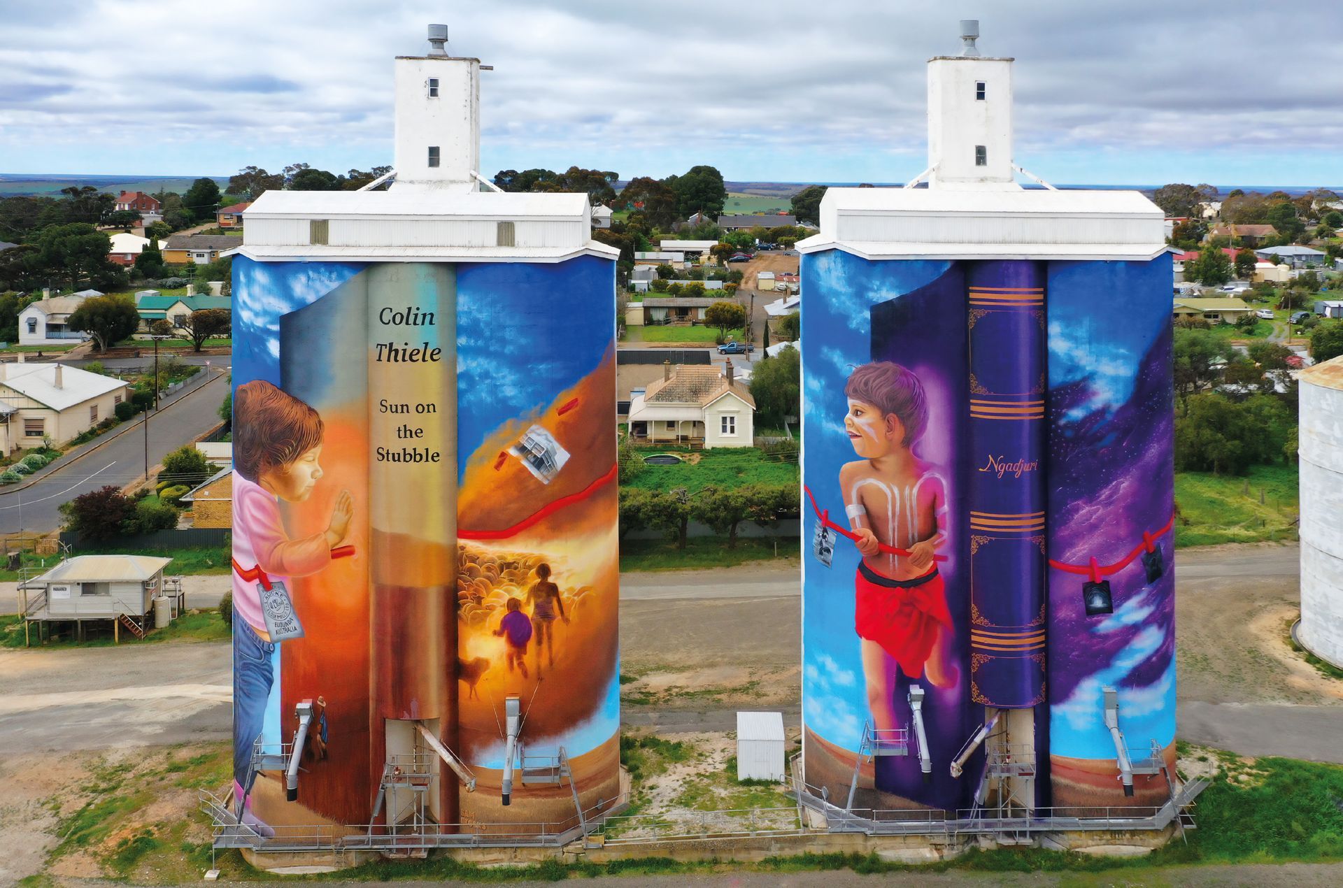 Euduna silo art