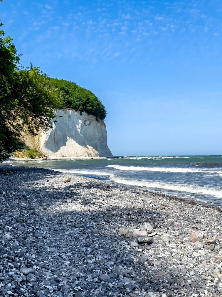 A Rocky Beach With A Cliff In The Background — Andrew Johnston Haulage In Lismore, NSW