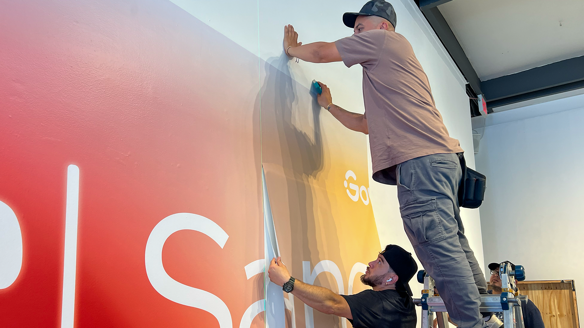 vinyl installer