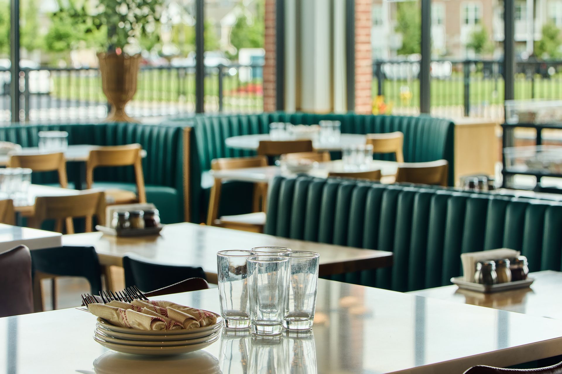 Enjoy fresh pizzas, a diverse menu, and a full bar at The Pizzeria in Babylon.