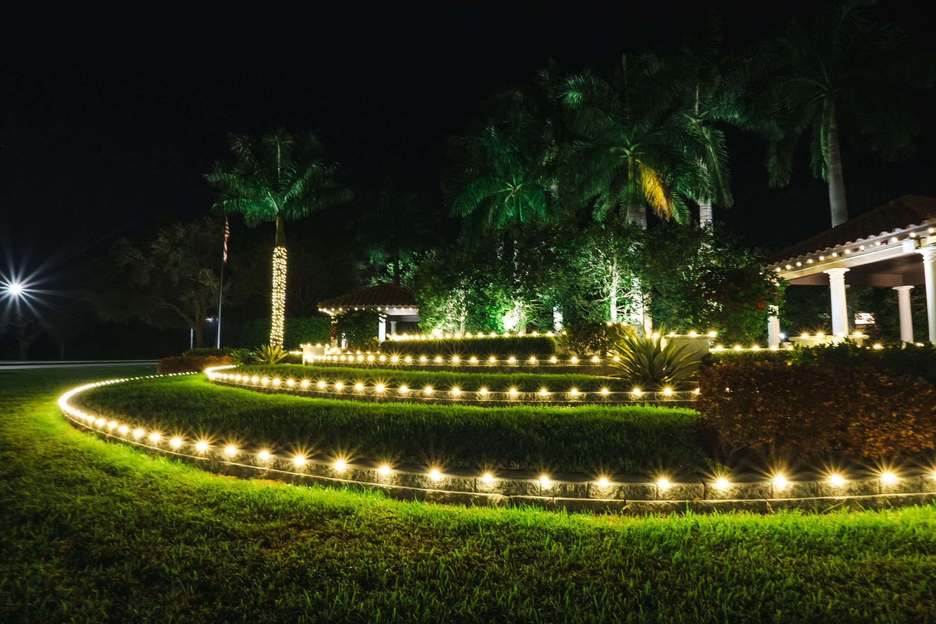 HOA and community Christmas holiday lighting company in South Florida 