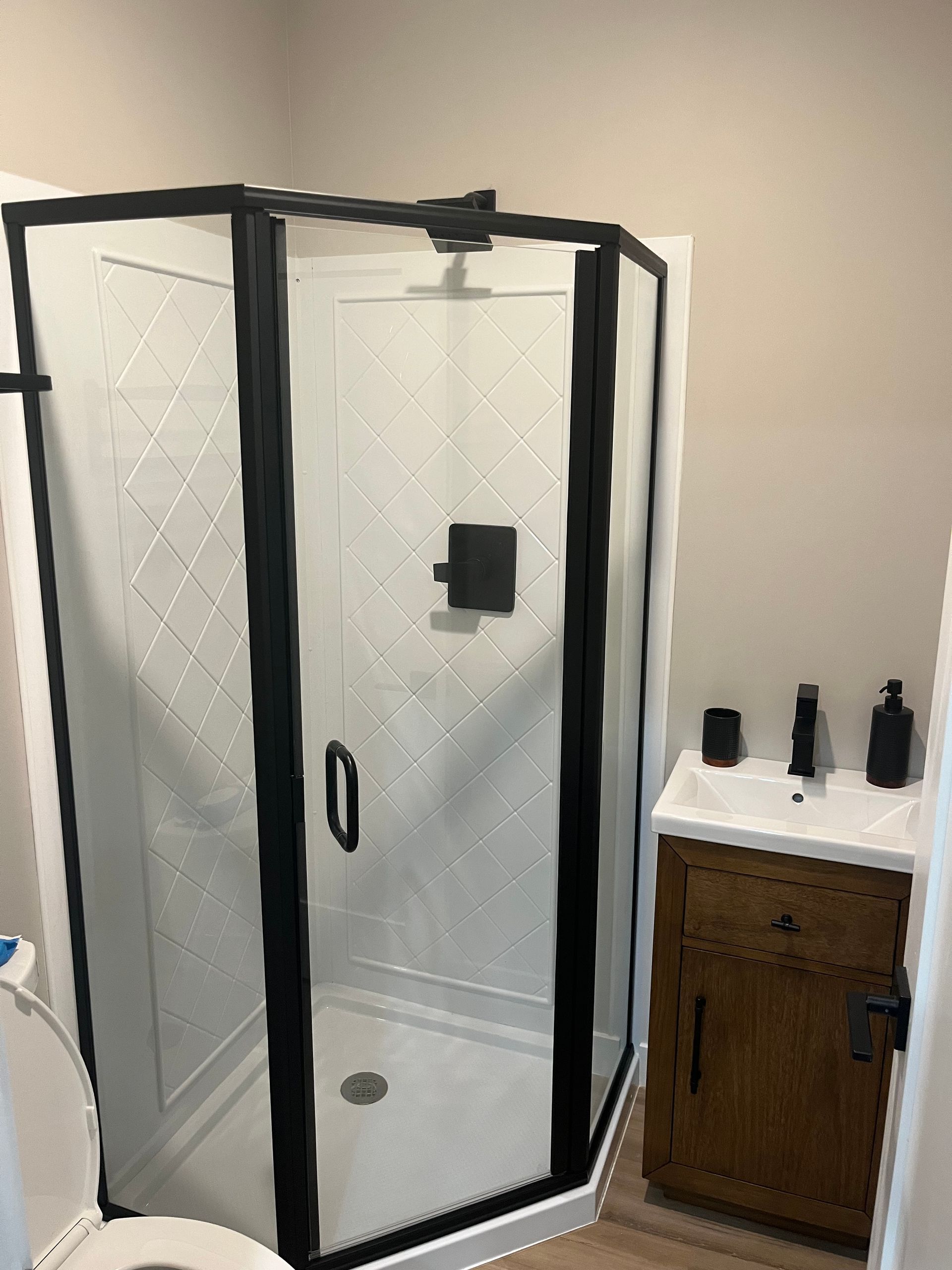 Black neo-angle shower door