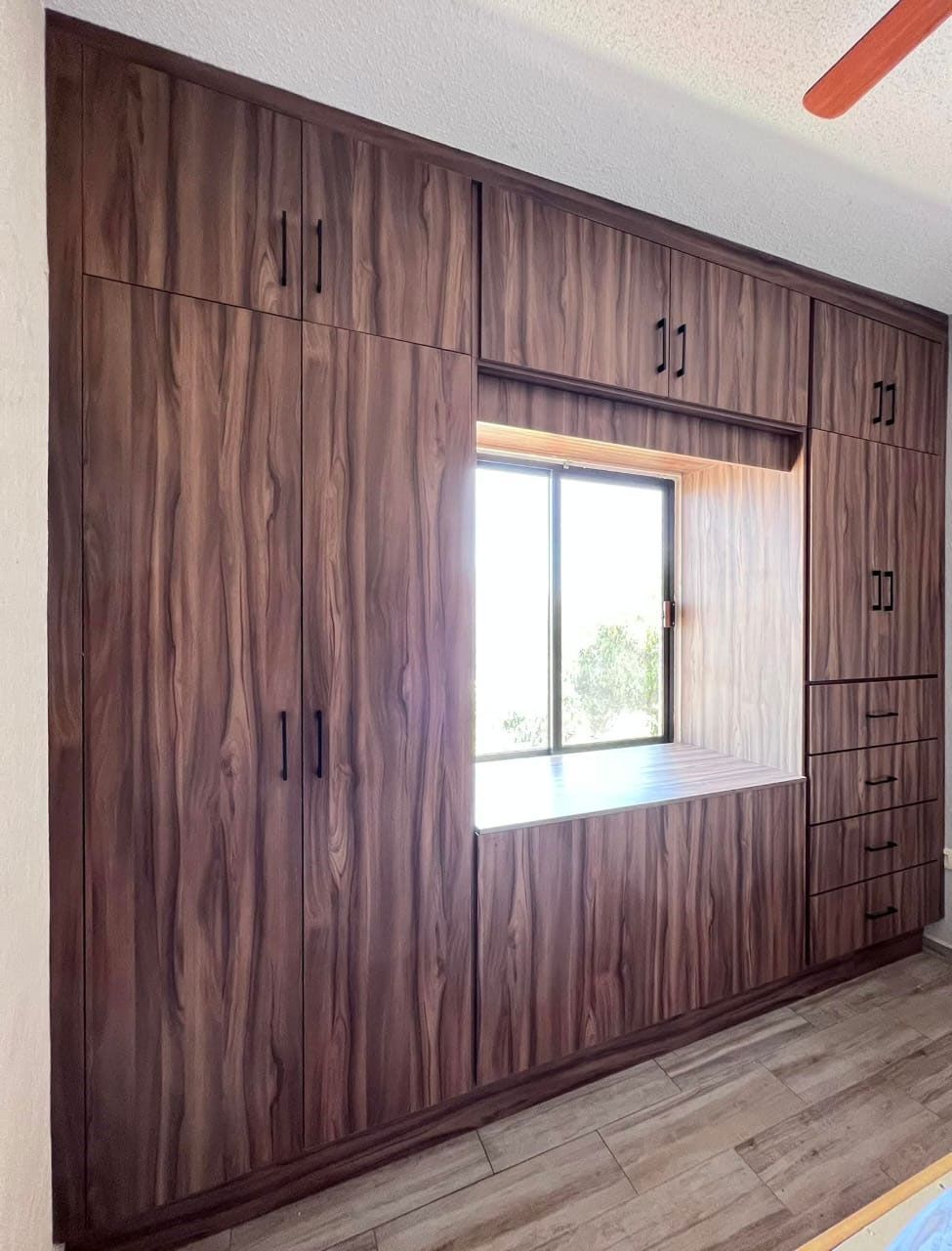 Mueble de madera a la medida fabricado por Maderan