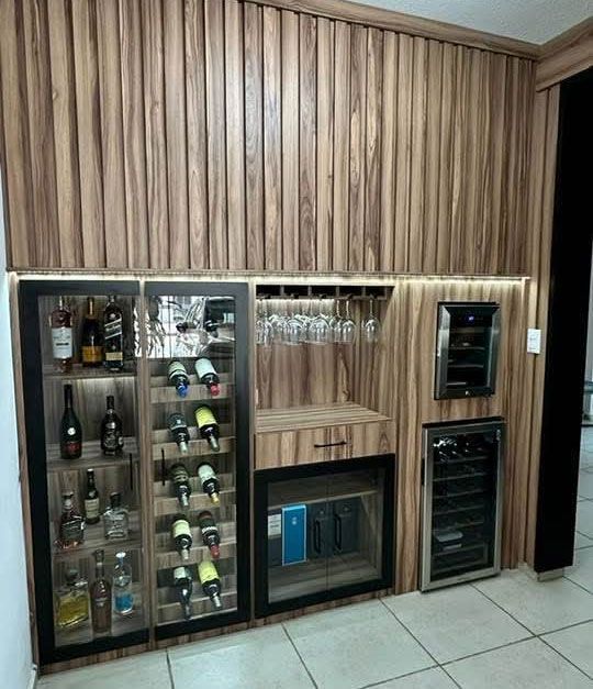 Mueble con cava de vinos
