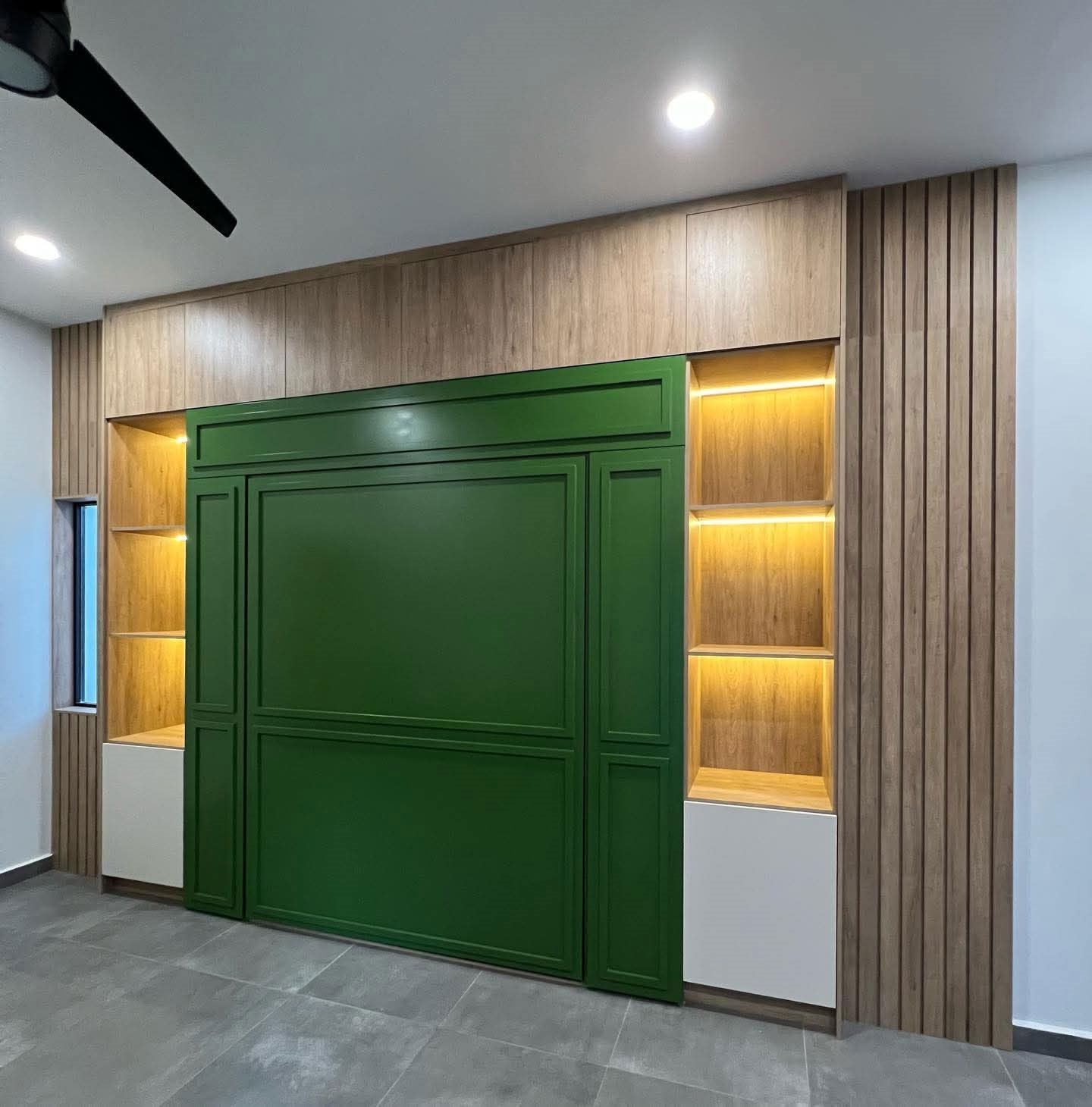 Mueble verde con iluminación LED
