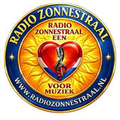 Logo voor Radio Zonnestraal, met een zon, rood hart, vioolsleutel en Nederlandse tekst op een blauwe cirkel.