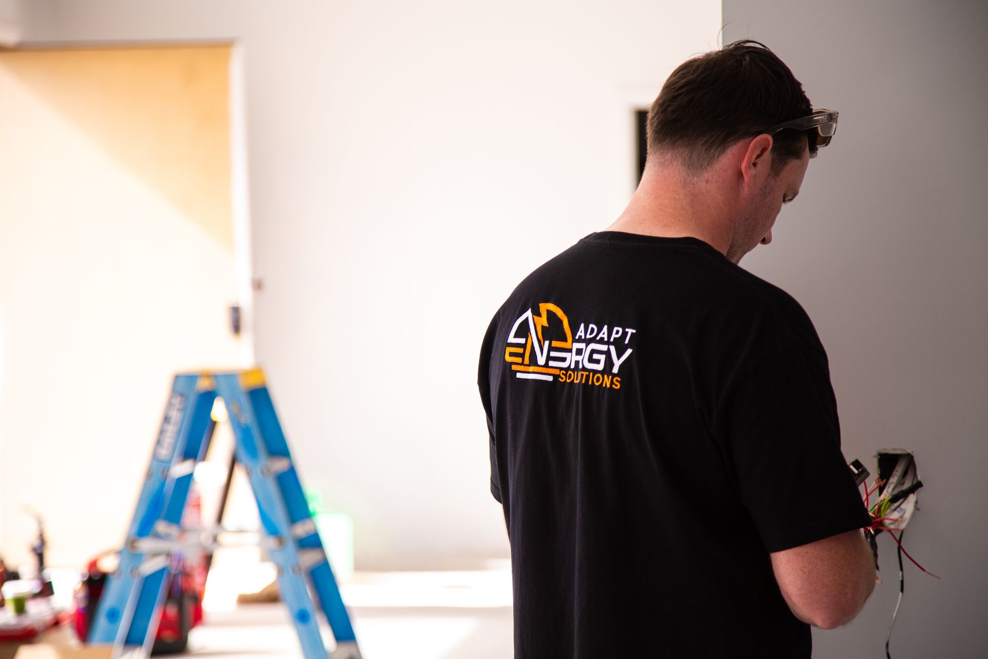 licensed electricians working in Crestmead