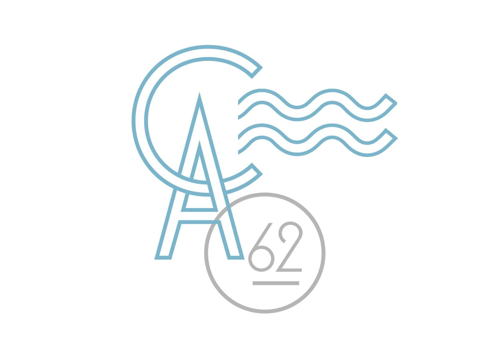 Logotipo: Letras superpuestas de color azul claro