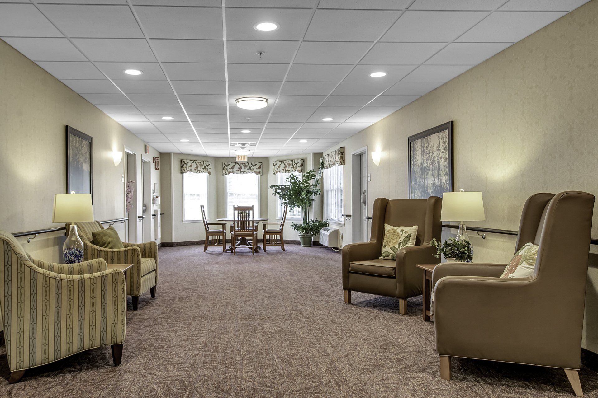 heathwood assisted living lounge area in williamsville ny 