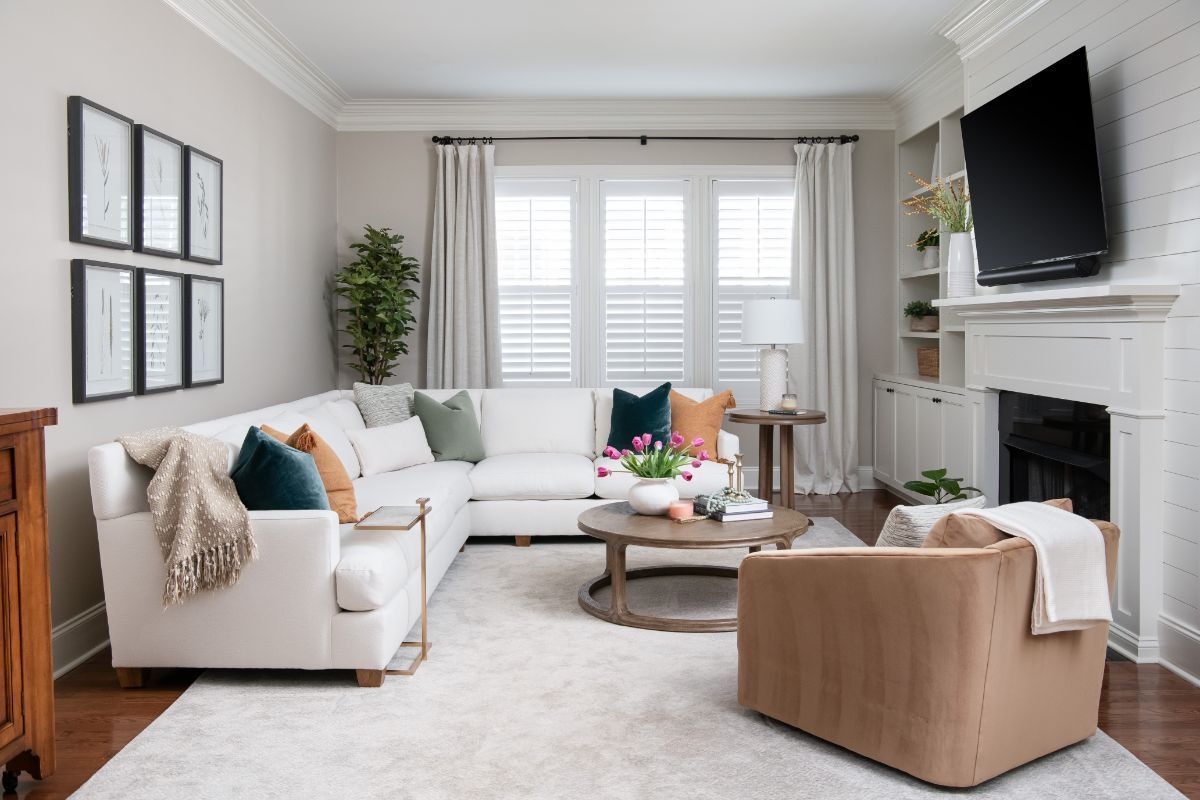 A living room filled with furniture and a fireplace - Charlotte, NC