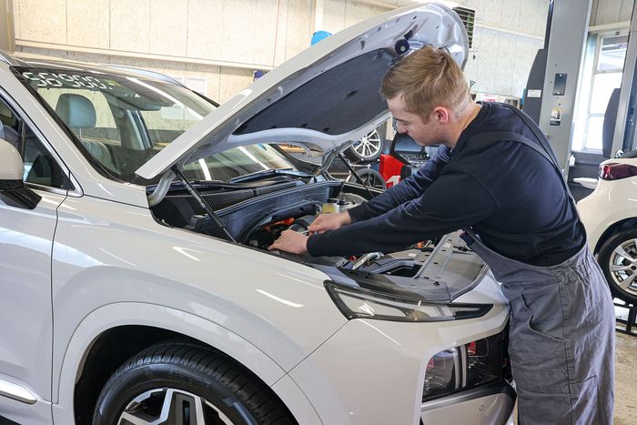 Wir bedienen wir unsere Kunden mit umfangreicher Fachkompetenz in allen Fragen rund um das Automobil.