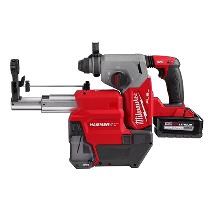 Taladro percutor inalámbrico Milwaukee rojo y negro con empuñadura lateral sobre fondo blanco