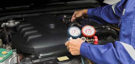 Mechanic working on a/c | Traywick's Garage