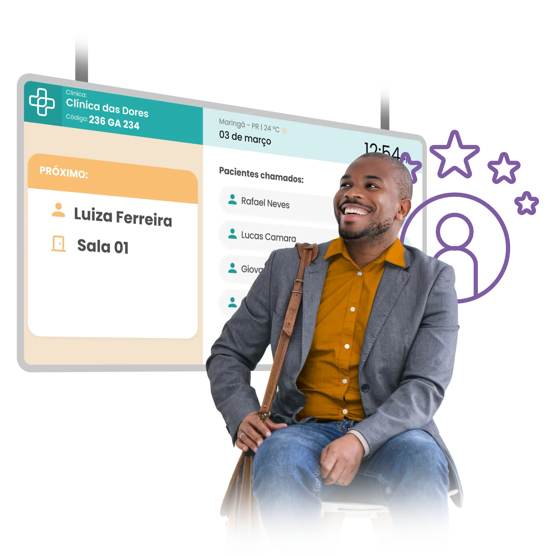 Gestão integrada para Clínicas Multidisciplinares Homem sorrindo em frente a um painel digital que exibe informações sobre agendamentos.