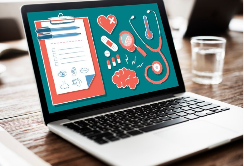 Laptop com ícones médicos na tela, prancheta e estetoscópio, sugerindo o uso na área da saúde e tecnologia.