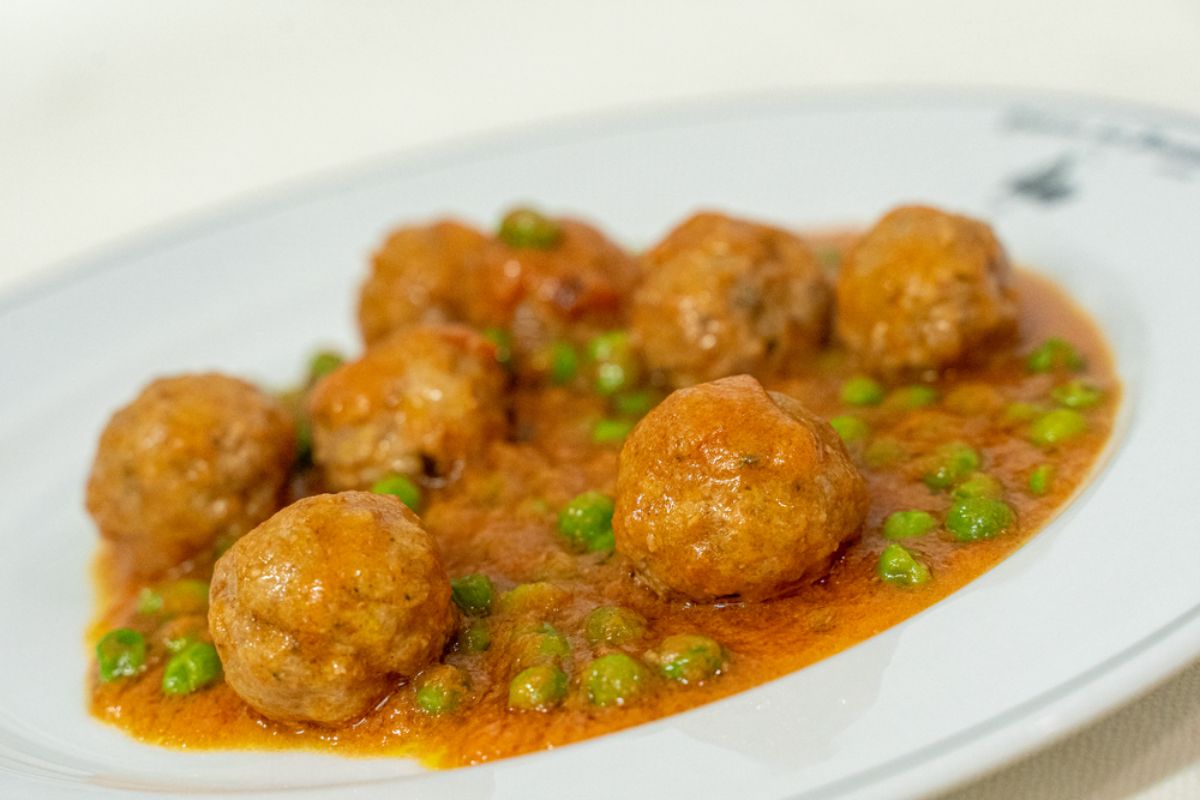 meatballs in sauce with peas from Roman cuisine
