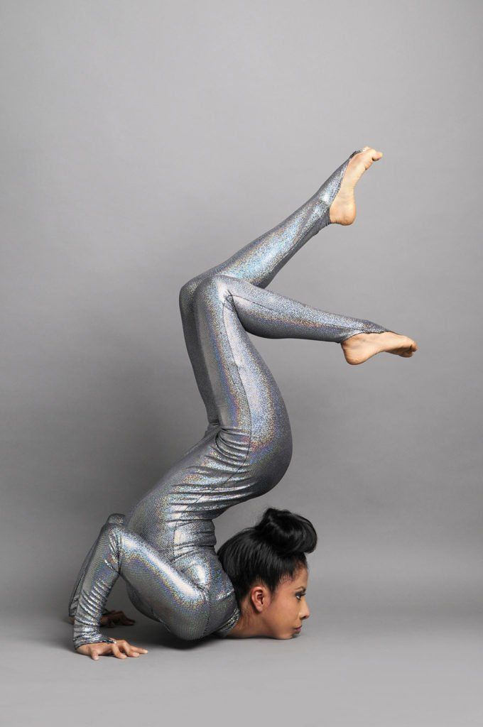 Contortion performance, contortionist, performers, entertainers, Milanus Circus, Miami, FL.