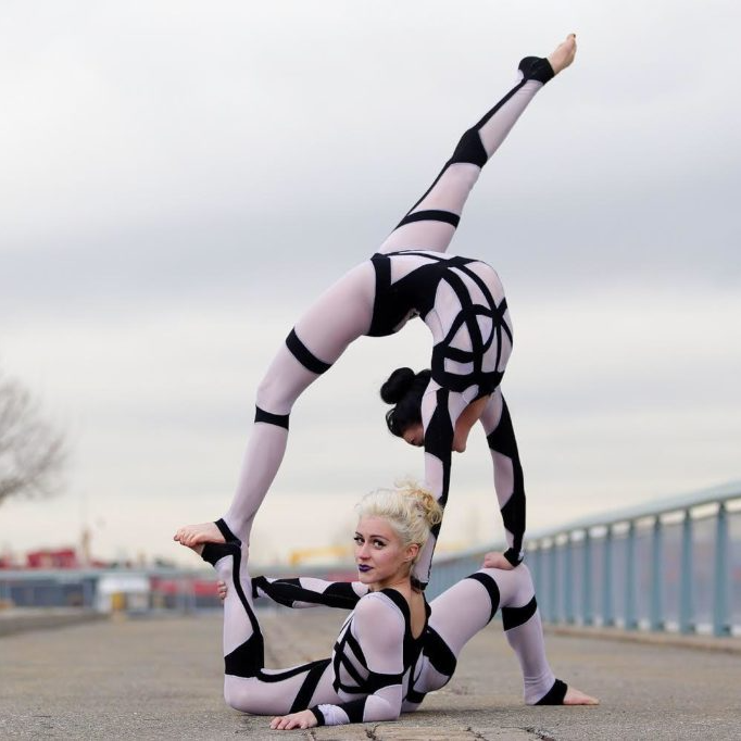 Contortionists - Milanus Circus