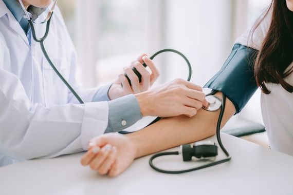 Misurazione pressione farmacista