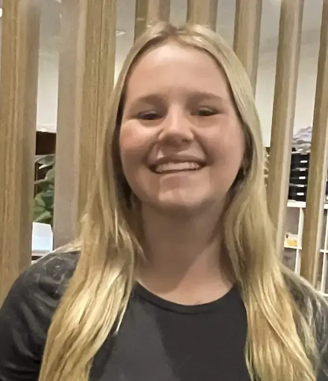 Holly Sturmann — Office All Rounder